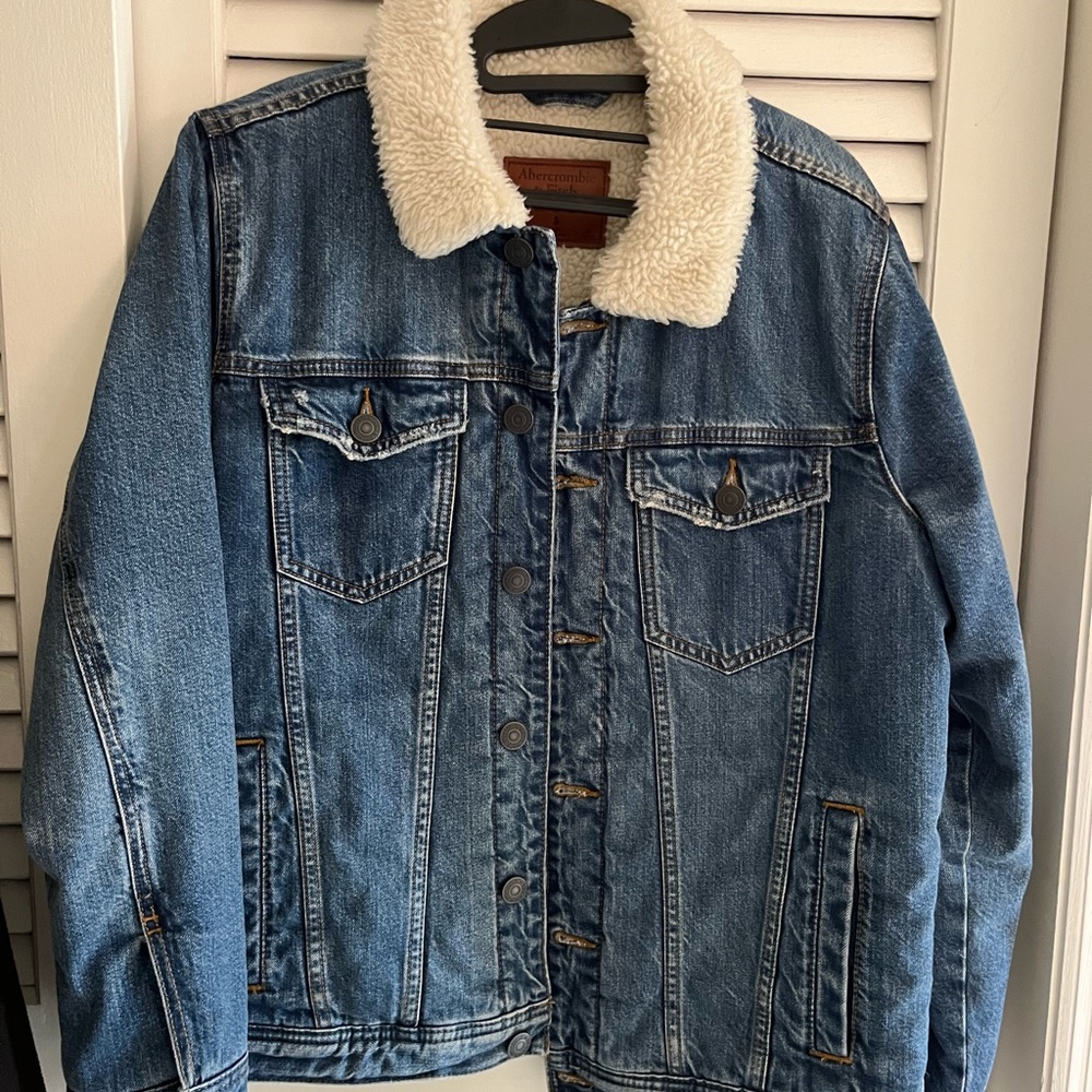 Denim trucker jacket with shearling lining